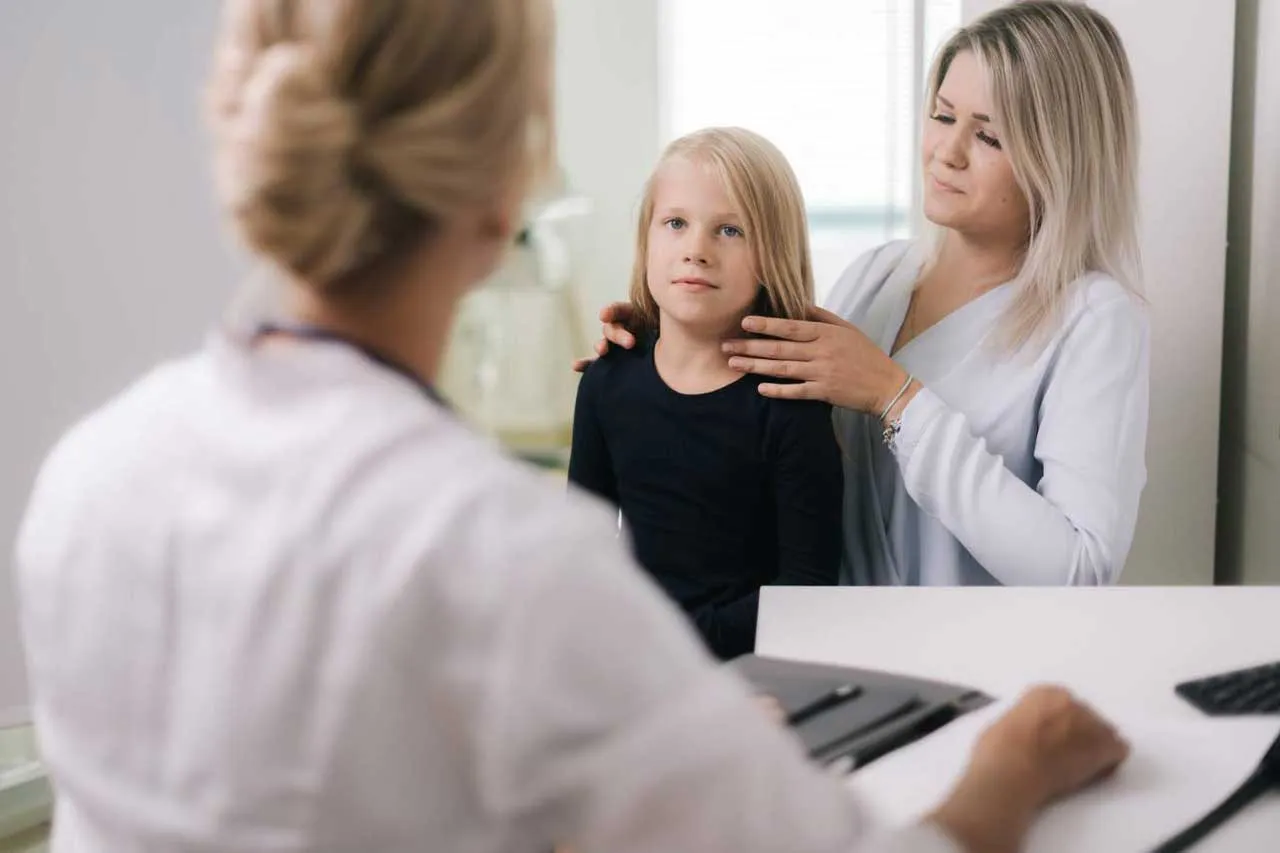 Kiedy z dzieckiem do neurologa? Objawy, które nie mogą być ignorowane