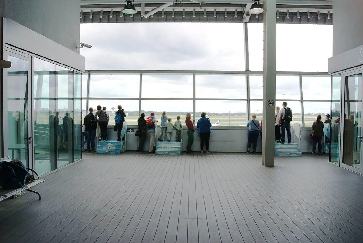 Jak dojechać na taras widokowy lotniska Chopina - praktyczne wskazówki