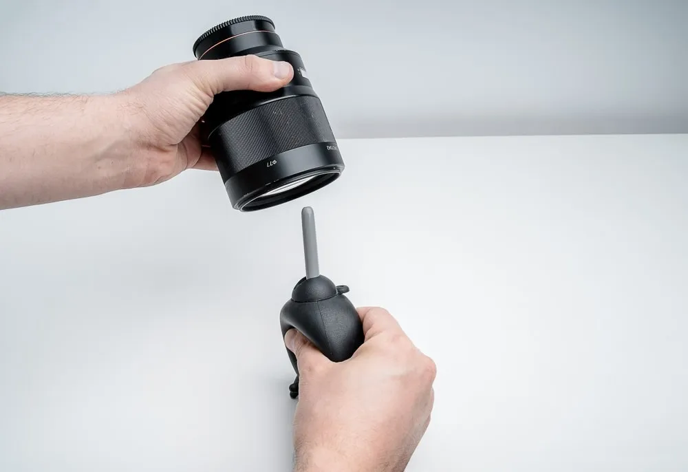 Jak bezpiecznie wyczyścić obiektyw w środku bez ryzyka uszkodzenia