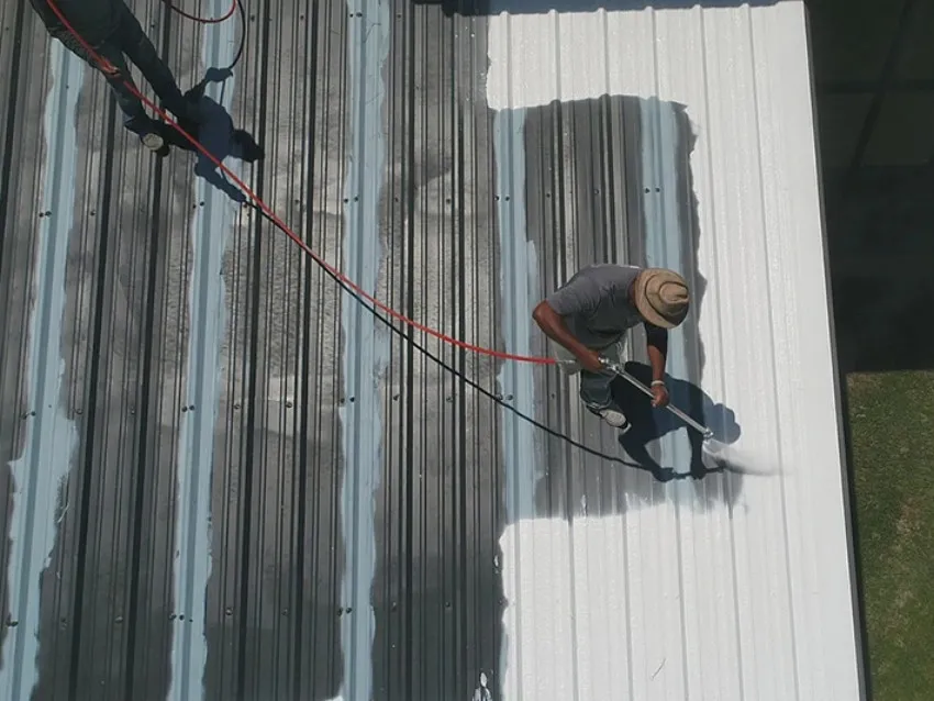 Jak przygotować dach do malowania: uniknij najczęstszych błędów