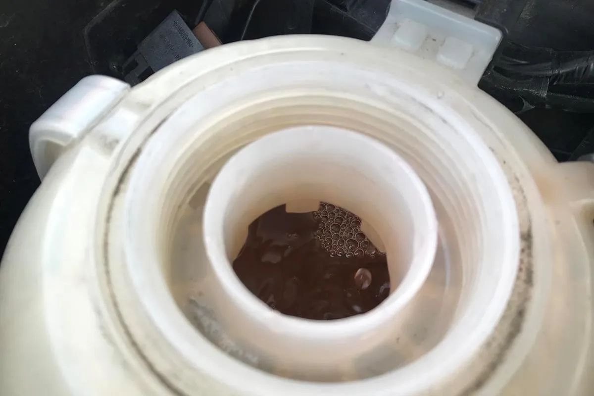 Odpowietrzanie układu chłodzenia - jak pozbyć się powietrza z chłodni