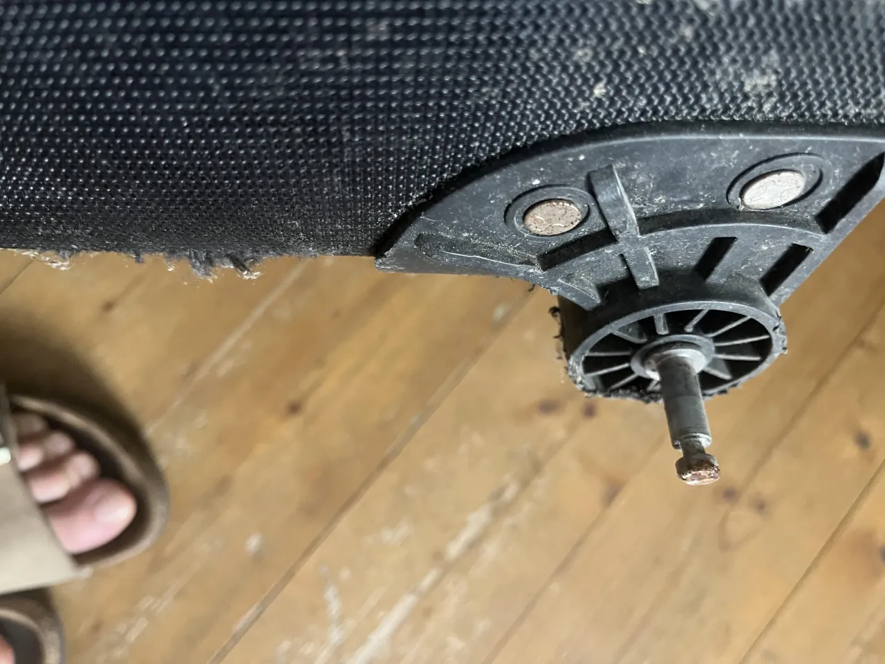 Jak łatwo wymienić kółka w walizce i uniknąć błędów podczas naprawy