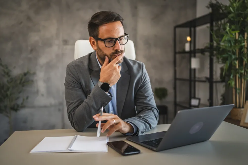 Staż pracy: Czy własna działalność wliczy się do urlopu i emerytury?