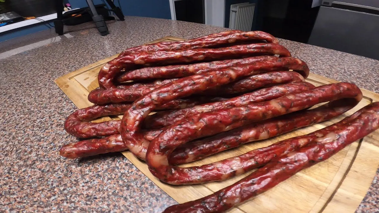 Jak przygotować kiełbasę z baraniny - tradycyjne przepisy i porady Jak przygotować kiełbasę z baraniny - tradycyjne przepisy i porady