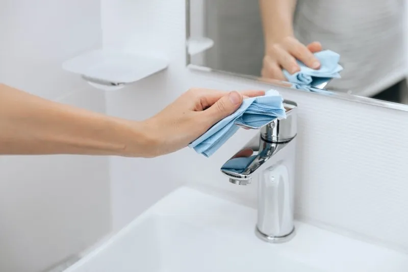 Jak wyczyścić kran skutecznie i szybko, unikając osadów kamienia