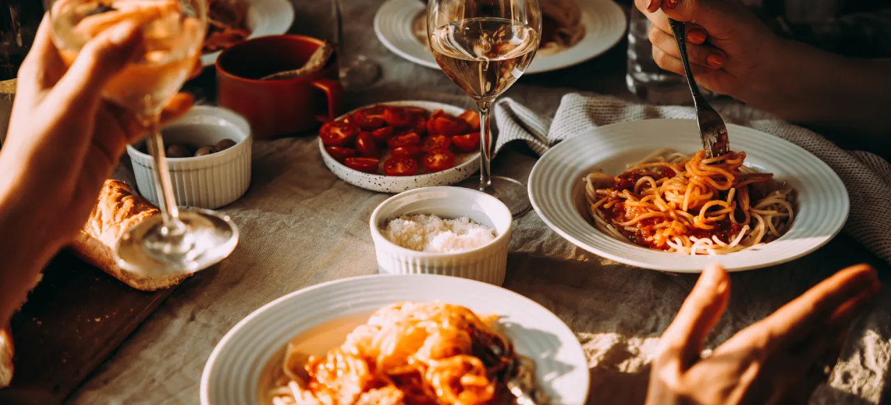 Jakie wino do spaghetti: idealne parowanie dla każdego sosu