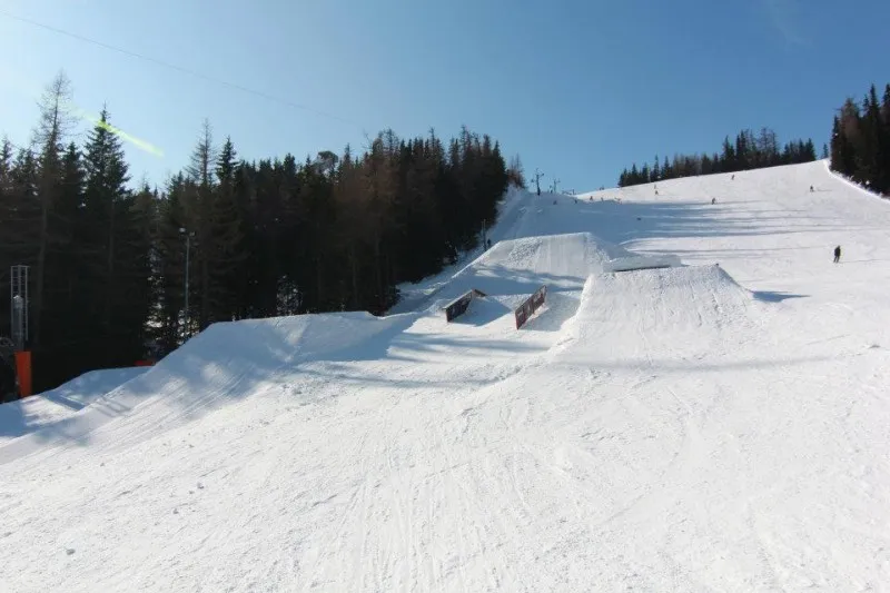 Snowpark w Štrbskim Plesie: Idealne miejsce dla narciarzy i snowboardzistów Snowpark w Štrbskim Plesie: Idealne miejsce dla narciarzy i snowboardzistów