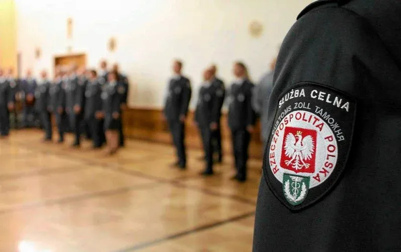 Jak się dostać do służby celnej - spełnij wymagania i uniknij błędów