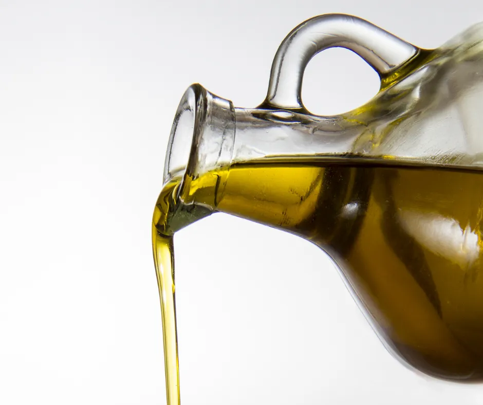 Olej lniany czy oliwa z oliwek - który tłuszcz jest zdrowszy?