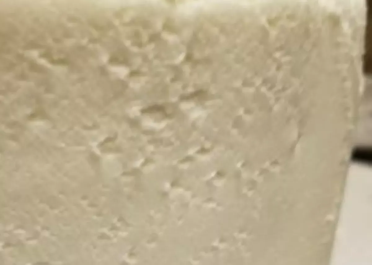 Sekret gładkiego tynku: Jak usunąć pęcherzyki powietrza z tortu?