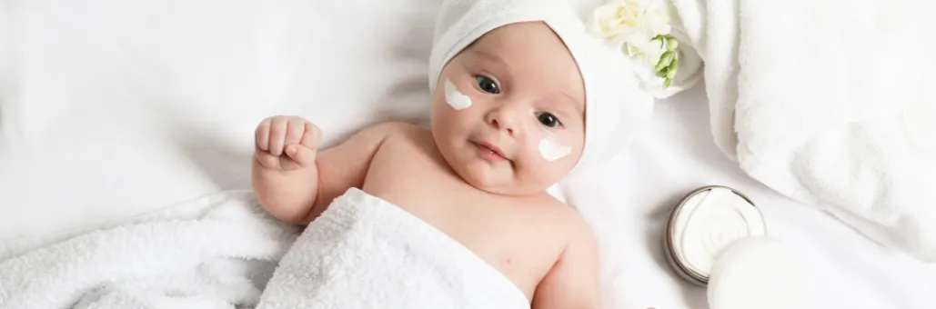 Czym smarować niemowlaka po kąpieli, aby uniknąć podrażnień?