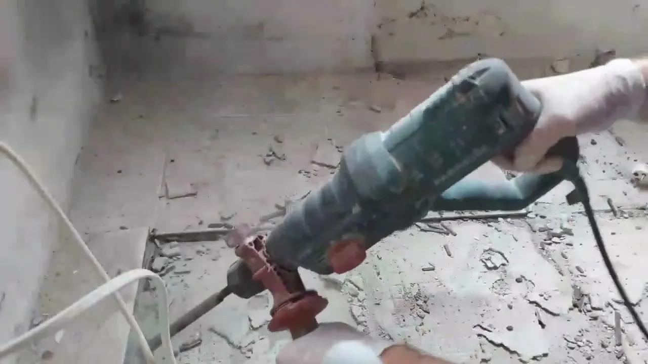 Jak skuc kafelki bez uszkodzeń - sprawdzone metody i porady