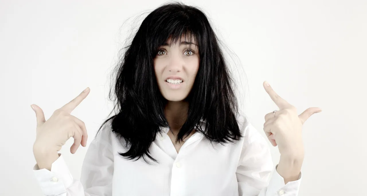 Bad hair day? Poznaj skuteczne sposoby na niesforne włosy