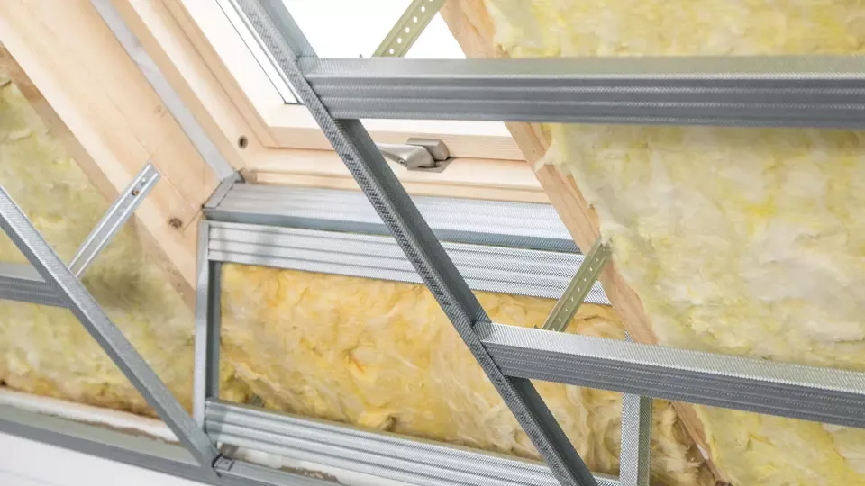 Jak skutecznie ocieplić okno na poddaszu: krok po kroku