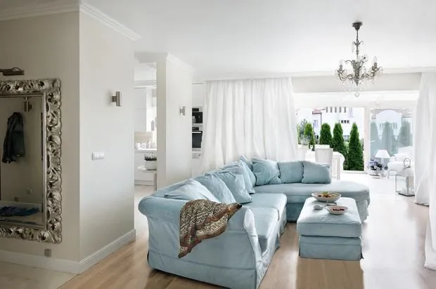 Jak ozdobić filar w salonie, aby zyskał wyjątkowy styl?