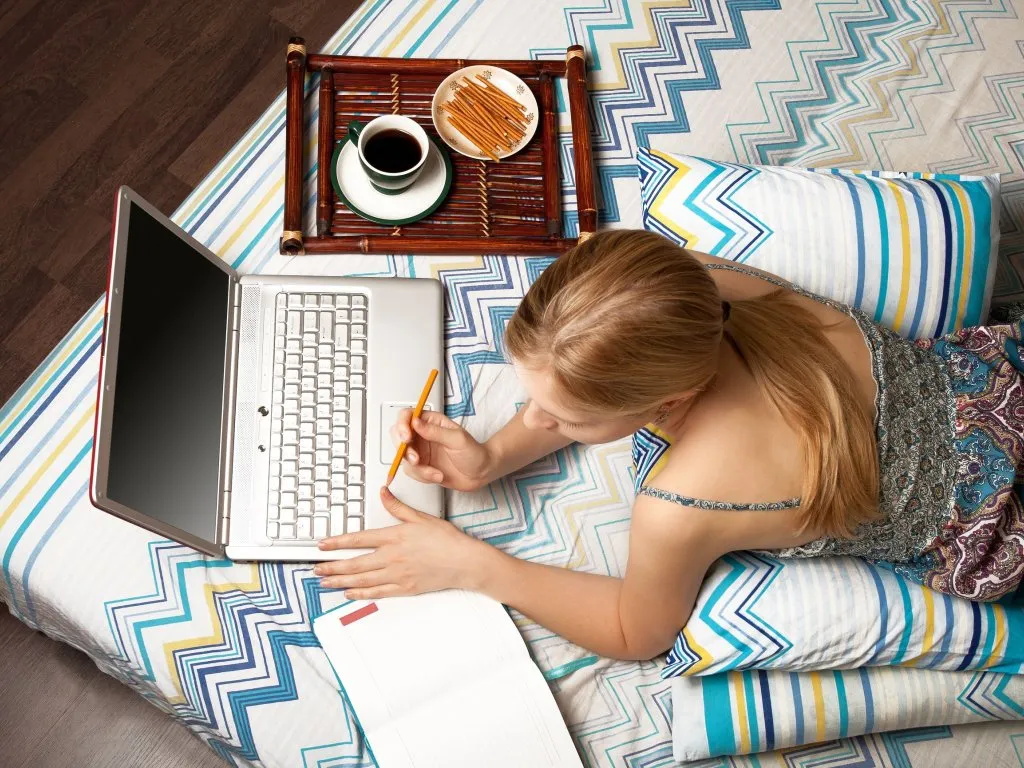 Jak się pisze streszczenie – proste kroki, by uniknąć błędów