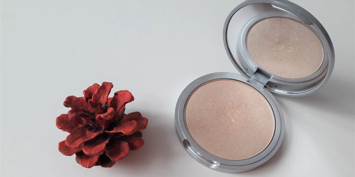 Najlepsze pudry rozświetlające Douglas - wybierz idealny dla siebie