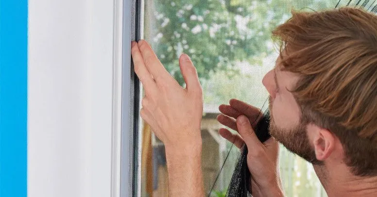 Jak zamontować moskitierę na drzwi balkonowe bez problemów i stresu