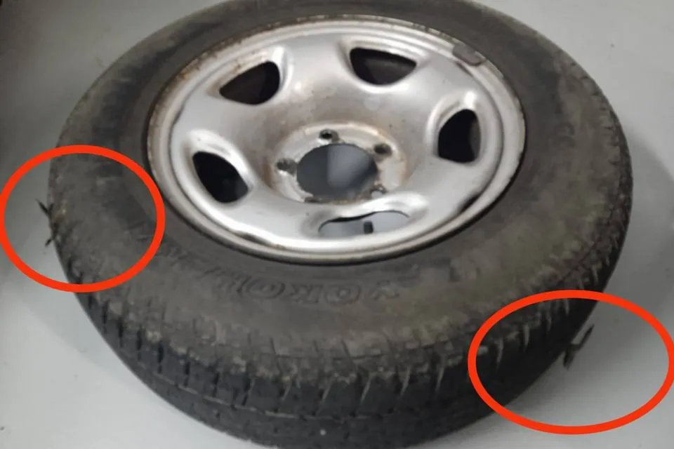 Kolce do przebijania opon - niebezpieczne i nielegalne działanie