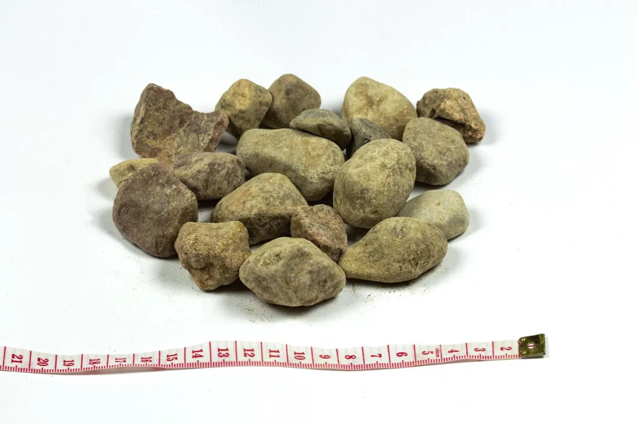 Ile waży 1m³ żwiru 16-32? Sprawdź, aby uniknąć błędów w budowie!