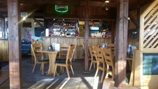 Gdzie zjeść na autostradzie w Austrii? Odkryj najlepsze miejsca na posiłek