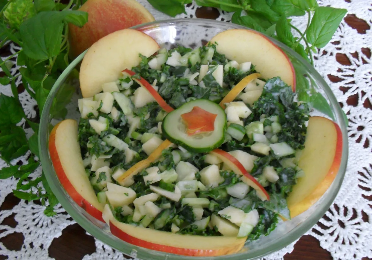 Jak zrobić sałatkę z jarmużu - pyszne przepisy i cenne wskazówki