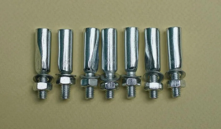 Kotwy gruntowe wbijane: użycie, zasada działania i wybór najlepszych rozwiązań