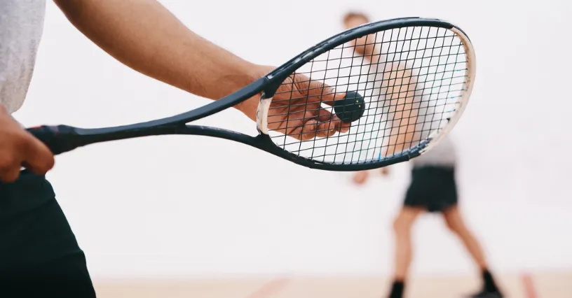 Jaką rakietę do squasha dla początkującego wybrać, by uniknąć błędów?