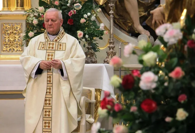 Kto może odprawiać mszę świętą? rola i obowiązki celebransa w liturgii