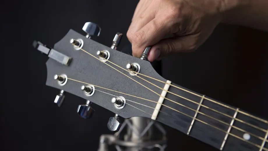 Jaki stroik do gitary? Wybierz najlepszy tuner dla siebie i graj lepiej