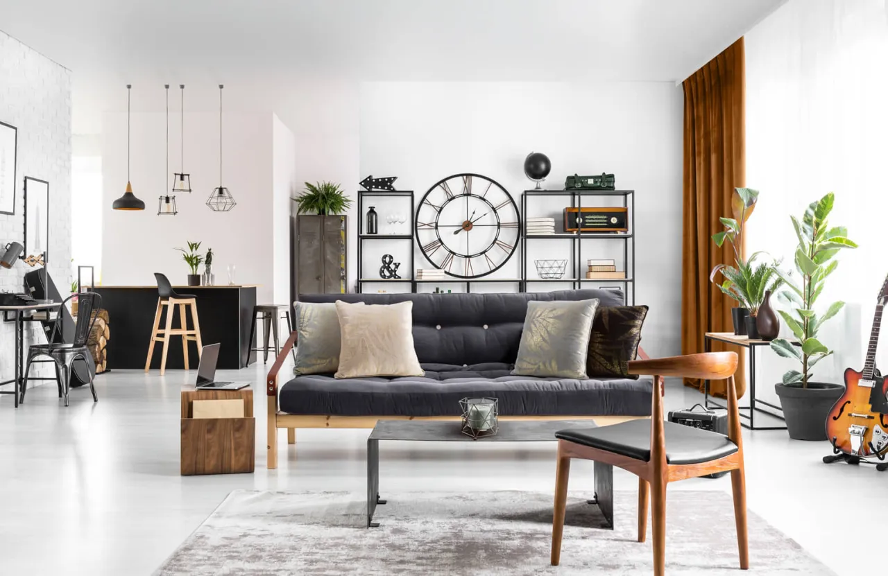 Jak rozjaśnić salon w prosty sposób? 8 skutecznych rozwiązań na ciemne wnętrze