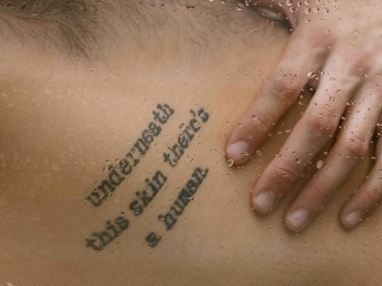 Jaki cytat na tatuaż – wybierz coś, co naprawdę ma znaczenie