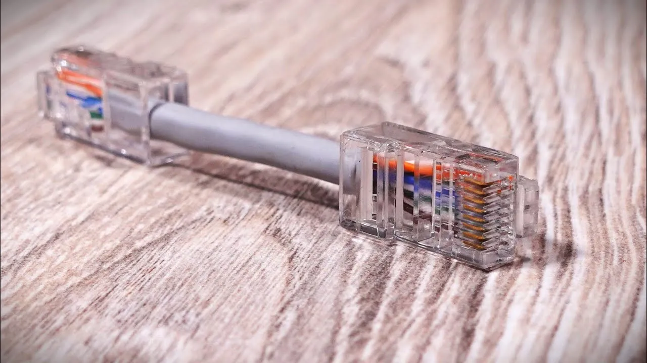 Jak zacisnąć kabel internetowy: proste kroki, by uniknąć błędów