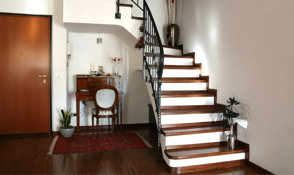 Jak położyć panele na schody - uniknij najczęstszych błędów