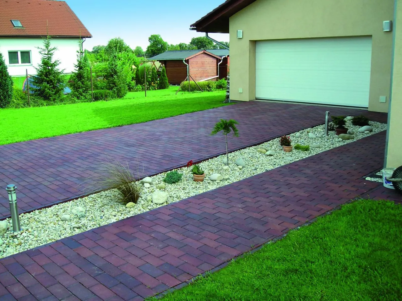 Najlepsze materiały na podjazd do garażu – porównanie, koszty i praktyczne porady