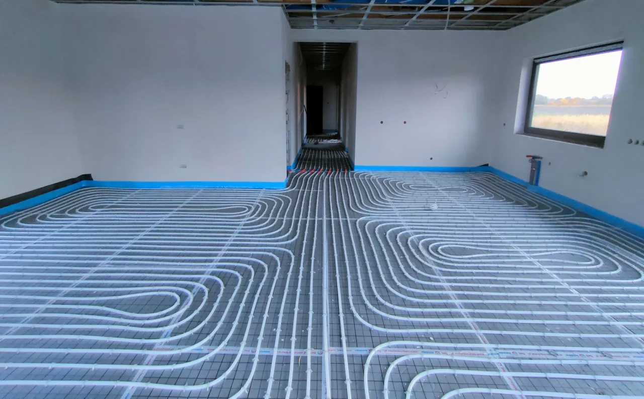 Jak często uruchamiać pompę ciepła przy podłogówce - poradnik eksperta