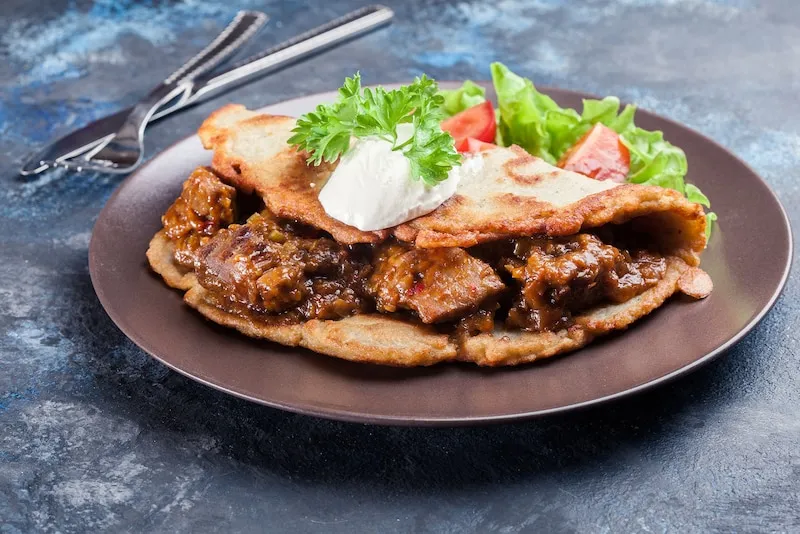 Jak zrobić placek po cygańsku - prosty przepis na pyszne danie