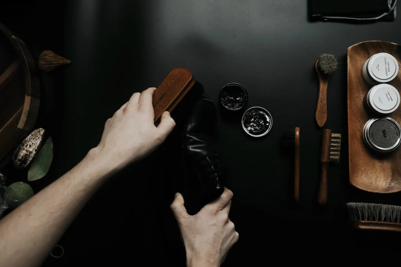 Jak dbać o skórzane buty, by uniknąć zniszczeń i przedłużyć ich żywotność