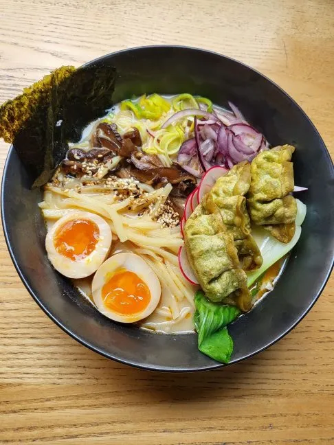 Gdzie zjeść najlepszy ramen? Sprawdź top miejsca i uniknij rozczarowania!