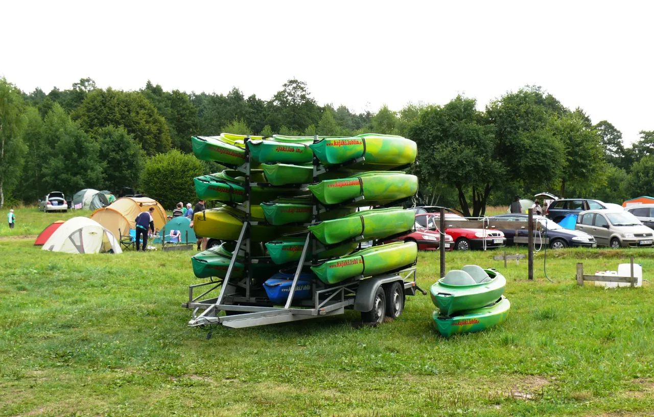 Spływ kajakowy Bystrzyca – najlepsze trasy, ceny i bezpieczeństwo