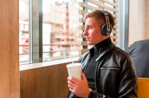 Dlaczego mózg potrzebuje ciszy: cyfrowa dieta w świecie hałasu