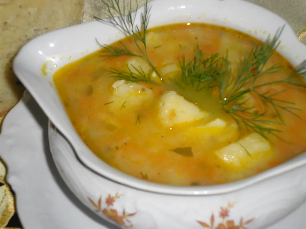 Jakie przyprawy do zupy ziemniaczanej, by uniknąć mdłego smaku?