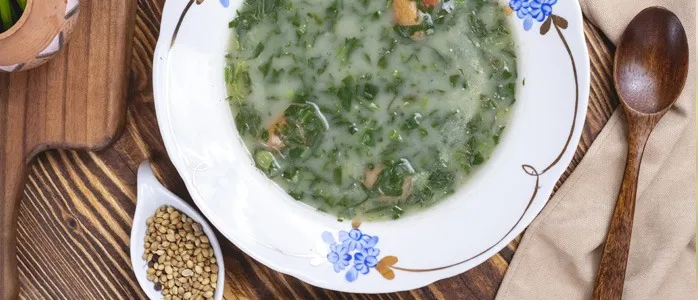 Czy zupa szczawiowa jest zdrowa? Poznaj jej korzyści i zagrożenia