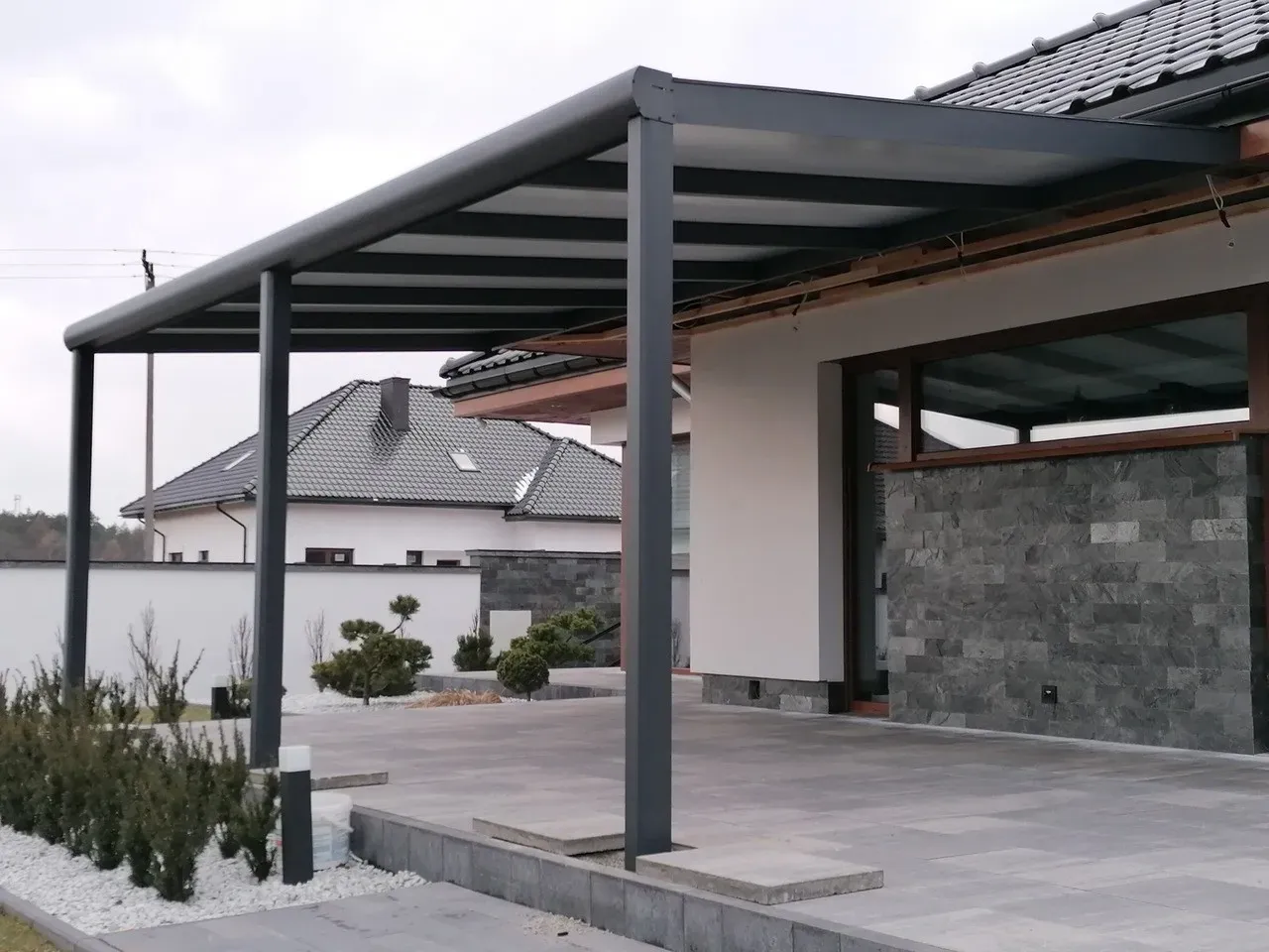 Taras betonowy czym wykończyć - najlepsze opcje dla trwałości i stylu