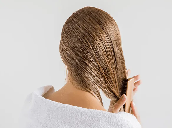 Jak zapobiec wypadaniu włosów - skuteczne metody i porady