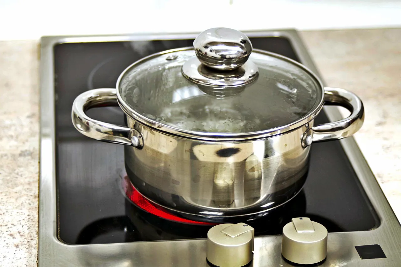 Jakie garnki wybrać do kuchenki indukcyjnej, aby gotować lepiej?