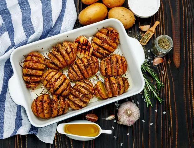 Ile czasu piec ziemniaki w piekarniku? Sprawdź doskonały czas!