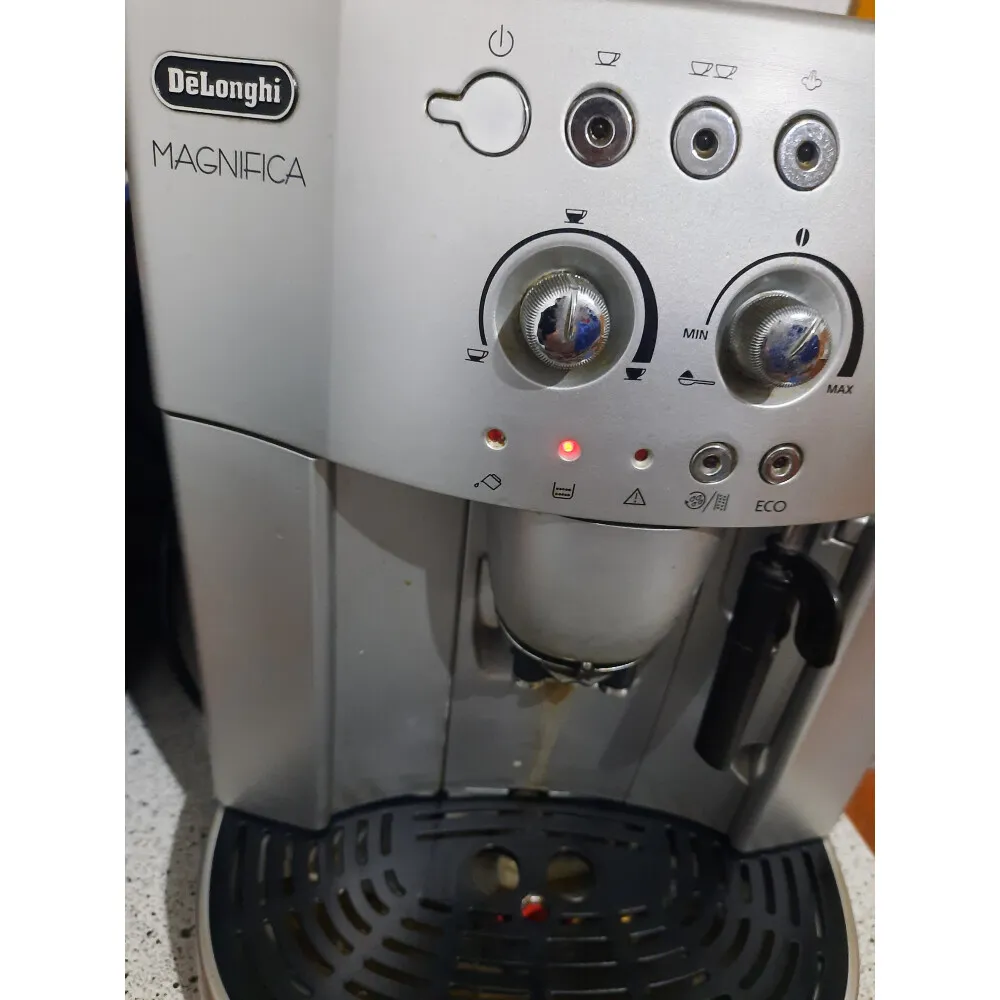 Jak zresetować ekspres do kawy DeLonghi i uniknąć problemów z działaniem