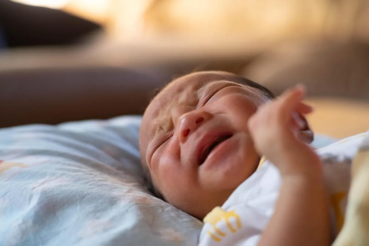 Jak skutecznie uśmierzyć ból brzuszka u niemowlaka? Sprawdzone sposoby