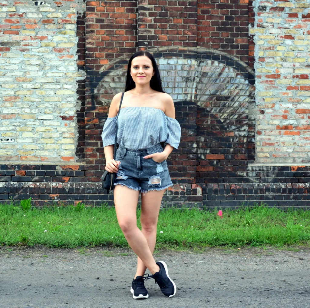 Stylizacje z czarnymi sneakersami: Odkryj modne połączenia na każdą okazję Stylizacje z czarnymi sneakersami: Odkryj modne połączenia na każdą okazję